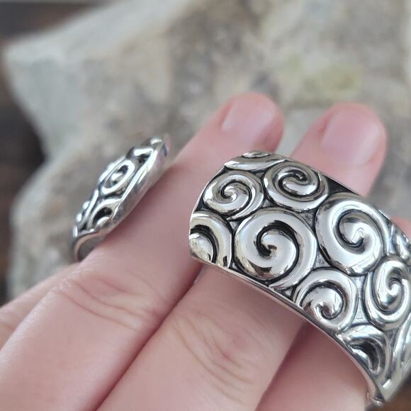 Vintage Watches Vivani Silver Swirl Cuff Bracelet Watch Round Dial Quartz - Picture 5 of 10